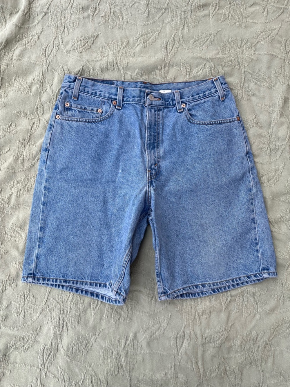 Levi’s | Vintage 2001 Y2k Relaxed Fit 550 Dad Jean Shorts | 90s Style